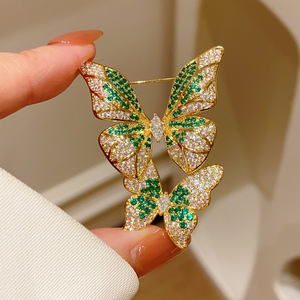 Broches Premium Coreanos Verde Esmeralda Luxo Acessível Broche Duplo de Borboleta Dourado Elegante Presente Temático Feminino ALN26020273 - Product Image 5