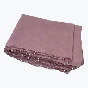 Écharpe polyvalente pour femme avec détails en perles et couleurs unies, notamment blanc, rose, gris, vert et rouge - Product Image 3