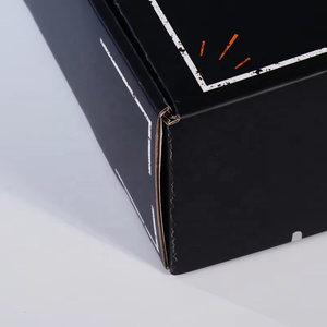 Cajas de Cartón Corrugado Reciclables con Impresión Personalizada en Negro Mate, Forma de Avión, Impresión a Todo Color y Forro de Esponja - Product Image 3