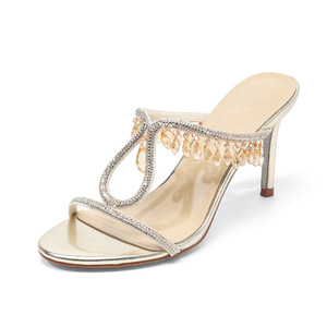 Sandalias de tacón alto estilo francés con correa de encaje, colgante de punta, cinta de diamantes de imitación, color champán, tacón de aguja y suela de goma. - Product Image 5