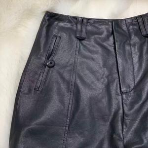 Shorts da donna <span class=keywords><strong>neri</strong></span> a vita alta <span class=keywords><strong>in</strong></span> vera <span class=keywords><strong>pelle</strong></span>, modello A-line, snellenti, con dettaglio bottoni - Product Image 3