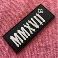 Nouvelle conception d'étiquette en caoutchouc gaufré, étiquette en caoutchouc PVC avec logo personnalisé pour vêtements