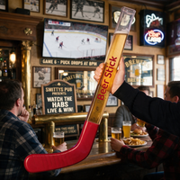 Gobelet à bière réutilisable en plastique de 22 oz, style bâton de hockey américain, avec bouchon à boire directement intégré, souvenir de rentrée scolaire pour le camping