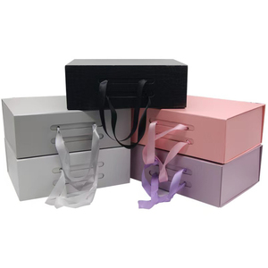 Caja de Cartón Plegable para Regalos y Ropa con Logotipo Personalizado, Caja de Embalaje Rígida con Asa de Cinta, Forro de Esponja y Laminación Mate - Product Image 3