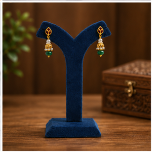 ต่างหู Jhumka สีทองละเอียด22K สำหรับผู้หญิงดีไซน์ไข่มุกดั้งเดิมและหินสีเขียวเครื่องประดับอินเดียทำมือ - Product Image 3