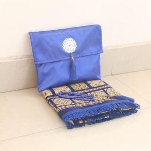 Alfombra de Oración Tejida Lavable con Diseño Floral de Moda, Juego de Rosario, Apta para Uso en el Hogar y de Viaje - Product Image 1