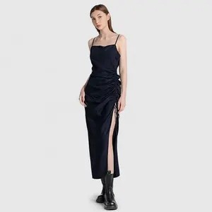 गर्मियों की नई महिला सेक्सी स्पेगेटी स्ट्रैप लंबे मैक्सी ड्रेस हैलटर स्लीवलेस ब्लैक बॉडी स्लेज के साथ