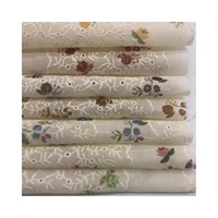 Tissu brodé en coton biologique 100% personnalisable avec diverses couleurs et motifs pour vêtements, sacs et textiles de maison