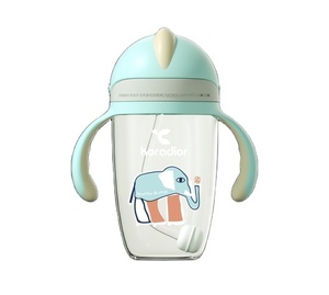 Biberón de alimentación de bebé con patrón de dibujos animados de PP y silicona portátil 2024 con asas cómodas para niños pequeños 300ml de flujo lento - Product Image 3