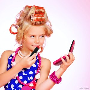 Conjunto de salón de belleza para niños, juguete de simulación de moda con bolsa de cosméticos, secador de pelo, rizador, paleta de rubor - Product Image 4