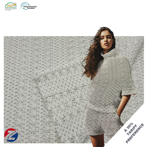 Panno Jacquard in maglia di ordito aggraziato e testurizzato composto da cotone 100% - Product Image 1