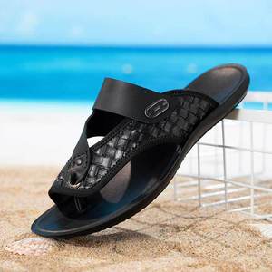Sandalias de Hombre con Correa en T, Primera Capa de Piel de Vaca, Suela de Goma Antideslizante, Diseño Casual para la Playa, Punta Abierta - Product Image 1