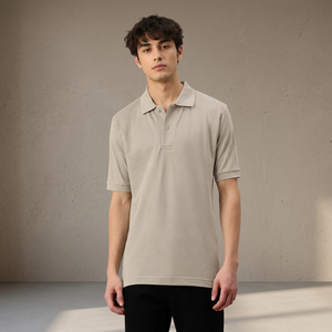 Polo à manches courtes en piqué de coton beige pour homme, coupe classique, couleur unie, décontracté, respirant, design tricoté - Product Image 2