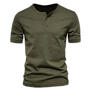 Maglietta Henley sportiva <span class=keywords><strong>slim</strong></span>-<span class=keywords><strong>fit</strong></span> casual a maniche corte girocollo da <span class=keywords><strong>uomo</strong></span>, tinta unita, per il commercio estero transfrontaliero 2026 - Product Image 3