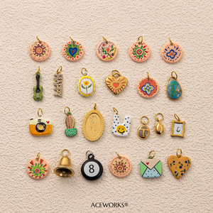 ชาวเผ่าเทอร์ราคอตต้า |   จี้ห้อยเคลือบทอง 18K PVD ทำจากสแตนเลสเคลือบสีด้วยมือ ลายศิลปะพื้นบ้าน |   กันน้ำและไม่หมองคล้ำ - Product Image 2