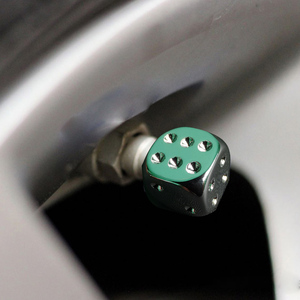 Tappi per Valvole Pneumatici a Forma di Dado, Copertura Valvola Cromata con Parte Superiore Verde, Adattamento Universale per Auto, Camion, SUV, Moto - Product Image 2