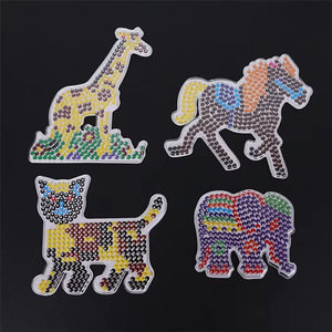 Vente en gros de jouets de bricolage pour enfants, perles Hama de 2.6mm, panneau perforé, kits d'artisanat créatif pour enfants, projets artistiques - Product Image 5