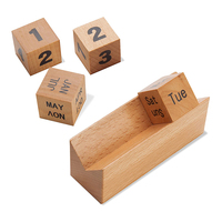 Calendrier de bureau perpétuel en bois naturel avec blocs de mois, de date et de jour