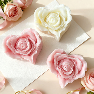 Bougies parfumées en forme de cœur avec fleur de rose Atmosphère Vente en gros Cadeau de la Saint-Valentin Bougies parfumées à la rose Parfum personnalisé - Product Image 1