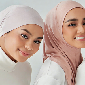 Bonnet <span class=keywords><strong>Najwa</strong></span> en jersey de coton respirant et léger avec couvre-cou intégral et cordons ajustables - Product Image 1