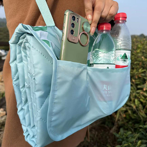 Estera de picnic acolchada ultrasónica Oxford de 3 capas portátil multiusos, estera de camping de tafetán de poliéster para exteriores con correa para el hombro - Product Image 2