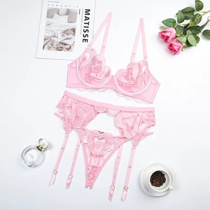 Nueva Lencería de Moda Personalizada, Conjunto de Lencería Sexy de Encaje para Mujer, Conjunto de Lencería Negra de 3 Piezas de Malla Fina de Poliéster con Forma de Corazón - Product Image 2