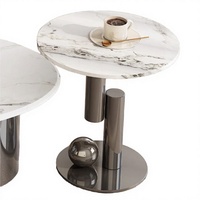 Ensemble de table basse ronde moderne et durable avec plateau en marbre doré et blanc et structure en métal pour le salon