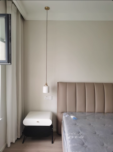 طاولة نوم بيضاء بسيطة وعصرية بجانب السرير طاولة نوم من الفولاذ المقاوم للصدأ مع لوح للاستخدام المنزلي والفندقي - Product Image 6