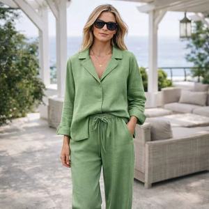 Completo da Donna in Due Pezzi in Tessuto di Lino Personalizzato, <span class=keywords><strong>Pantaloni</strong></span> Lunghi a Vita Elasticizzata e Tailleur Verde dallo Stile Dolce - Product Image 3