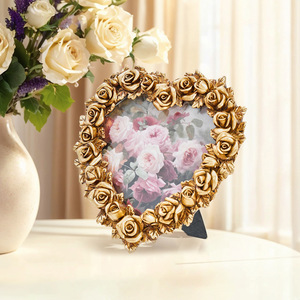<span class=keywords><strong>Cadre</strong></span> photo vertical autoportant romantique en résine dorée sculptée style européen, en forme de cœur, imprimé en sérigraphie 1 couleur - Product Image 4