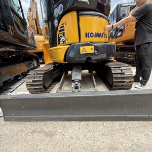 Excavatrice sur chenilles Komatsu PC35MR d'occasion, mini-pelle hydraulique de 3,5 tonnes, Komatsu PC35 d'origine japonaise pour chantier étroit et rénovation urbaine - Product Image 6
