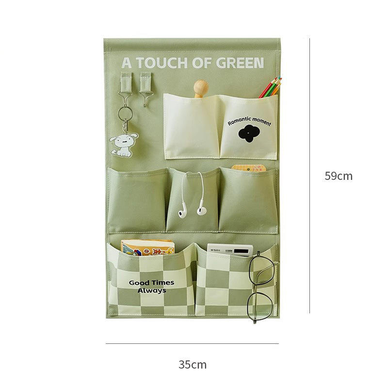 Motif d'échiquier avec doubles crochets et sept embouchures.