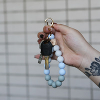 Bracelet en perles de silicone, porte-clés en perles de bois avec glands, accessoires de sac pour femmes