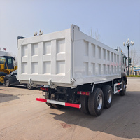 Camion benne Howo 6x4 blanc à prix abordable, cabine spacieuse, pour le transport de boues et de pierres, chantier de construction