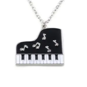 Pianos musical, instrumento musical, musical, piano, preto e branco, placa, colar de pingente para o aprendizado da música