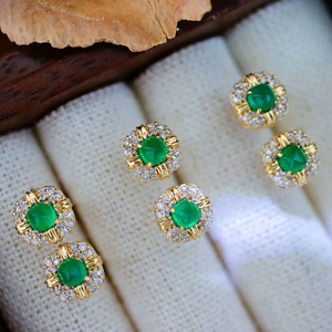 อาซูโอ 18K เครื่องประดับทองคำแท้สีเหลืองมรกตธรรมชาติเพชรแท้ต่างหูสตั๊ดรูปสี่เหลี่ยมคลาสสิกของขวัญสำหรับสุภาพสตรีวันเกิด - Product Image 4
