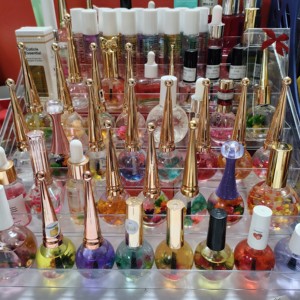 น้ำมันบำรุงเล็บสูตรพิเศษ 12 กลิ่น OEM Blossom ซ่อมแซมหนังกำพร้า ขายส่ง น้ำมันออร์แกนิคสำหรับเล็บแบน น้ำมันบำรุงเล็บกลิ่นหอมจากดอกไม้จริง - Product Image 5