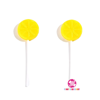 Fabricant Chinois Halal Sucette Fruit Aromatisé Doux Bâton Dur Bonbons Mignon Jaune Sourire Expression Sucette
