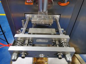 آلة تعبئة بذور الفصفصة الأوتوماتيكية KV/بذور الكناري/بذور التمر الهندي مصممة - Product Image 4