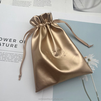 Pochette d'emballage cosmétique en cuir PU doré haut de gamme avec logo personnalisé en relief, sac cadeau shopping en cuir doré brillant