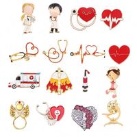 Nouveau concepteur en gros coloré coeur médecin hôpital infirmière stéthoscope malade dessin animé pas cher 2025 broche poitrine émail broches