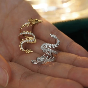 ซินฟลาย แฟชั่น ต่างหูทองคำแท้ 18K รูปทรงมังกร น้ำหนัก 0.42 กะรัต งานสั่งทำพิเศษ - Product Image 6