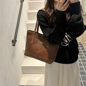 Sac fourre-tout de luxe <span class=keywords><strong>bicolore</strong></span> pour femme, sac à bandoulière élégant avec nœud, sac à main haut de gamme pour le bureau et les affaires 2026 - Product Image 3