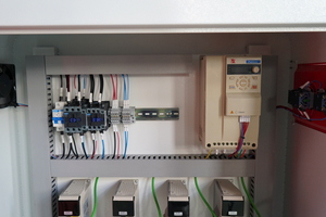 Máquina Fresadora CNC de 3 Ejes con Cambio Manual de Herramienta de la Mejor Calidad para Fabricación de Puertas de Gabinetes, Letreros y Corte de Acrílico - Product Image 3