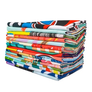 Serviette de plage pliable légère à séchage rapide avec photo personnalisée sans sable en gros - Product Image 1