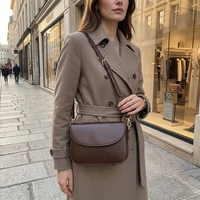 Sac à bandoulière carré texturé marron, petit sac à main à rabat pour les voyages quotidiens