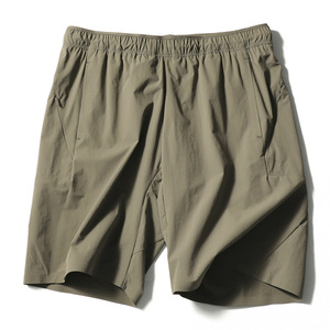 Shorts de course unis pour hommes, shorts de sport pour la course à pied et la gym, shorts d'entraînement avec poche zippée - Product Image 1