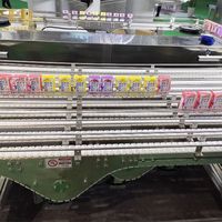 Convoyeur à chaîne flexible en acier inoxydable avec chaîne en POM pour un transfert fluide des produits dans les lignes de production alimentaire et de boissons