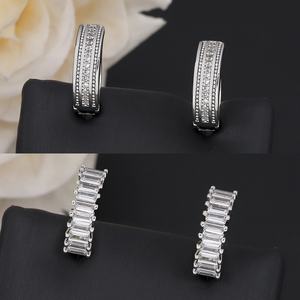 Pendientes de Aro Huggie de Latón de Alta Calidad con Baño de Plata, Venta Directa de Fábrica JXX, Diseño Geométrico Clásico y Moderno, Regalo Ideal - Product Image 1