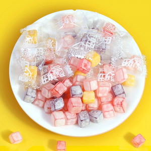 Bonbons acidulés assortis aux <span class=keywords><strong>saveurs</strong></span> de fruits variés, bonbons gélifiés acidulés moelleux, mini cubes de bonbons acidulés - Product Image 1
